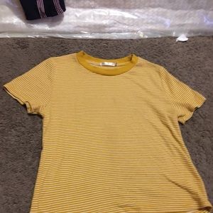Yellow short sleeve t-shirt